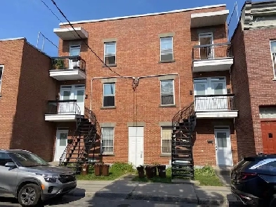 Plateau centre beau grand 4 1/2 pour 1 Juin Image# 1