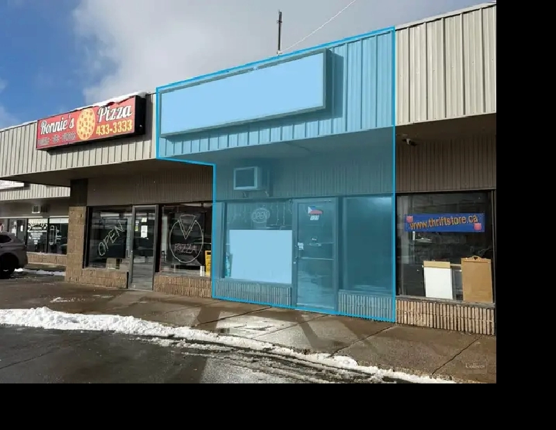 Retail Space in a Busy Commercial Plaza For Lease