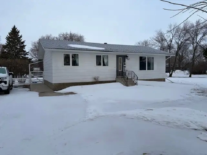 4 beds 2 baths House