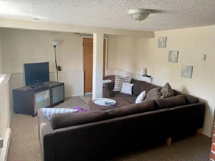 Best deal in Gordonhead. 3 bedroom suite steps to UVIC