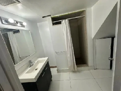 Large Bedroom for One Person at Markham Rd and Kingston Rd Image# 3