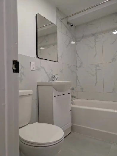 Rosemont Grand 3 1/2 chauffage/eau chaude életros inclus Image# 1