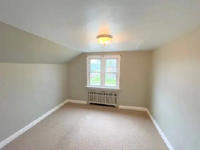 PORT COLBORNE – Quiet 2 Bedroom   Den Apartment Image# 1