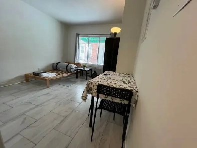 Studio tout inclus et meublé- metro St Michel Image# 7