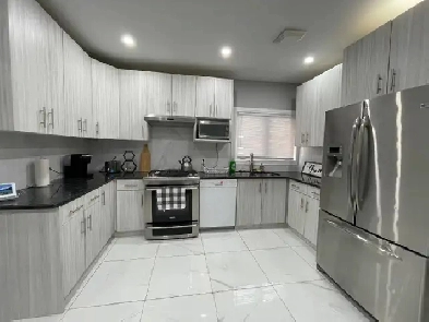 Room available in newly renovated Windsor home