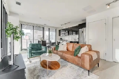 Modern downtown 2 bedroom - condo - Parking included Image# 9