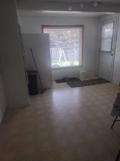 One walkout basement in Somerset SW Calgar Image# 3