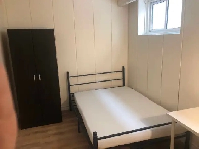 NEWLY RENOVATED ROOM NORTH YORK BATHURST AND STEELES NEAR BUS