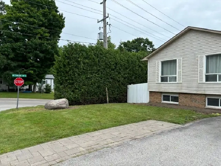 Orillia Room for rent, All Inclusive, Semi-Furnished Very Clean