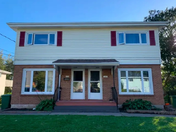 63 Lynn Dr - Lovely 3 Bedroom & 1 Bathroom House off Portland St