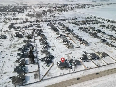 STUNNING, 6 bdrm, 3.5 bath Home in Steinbach w/ In-Law Suite! Image# 1