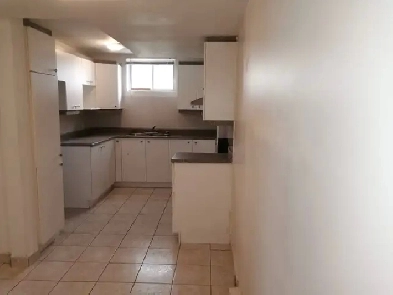 GRAND 3 1/2 A ROSEMENT JUIN OU JUILLET Image# 1