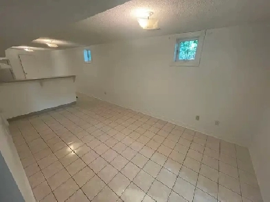 Birchmount and Danforth Basement Apartment Rental Image# 3