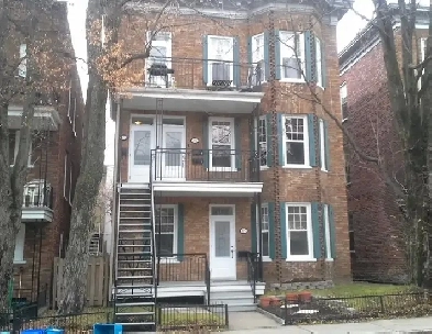 Magnifique 9½ à louer dans Montcalm (avenue Murray)