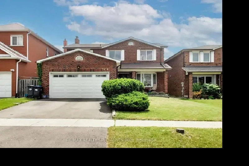 Dixie Road/ Eglinton Ave 4 bedrooms detached house