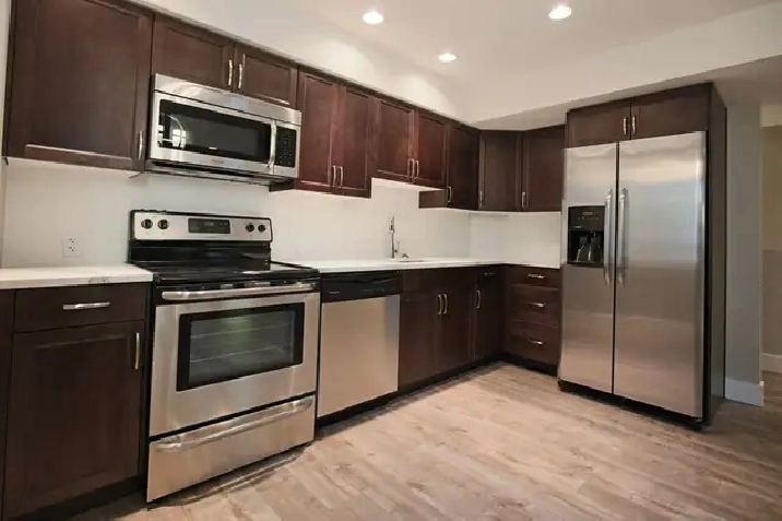 2 Beds 1 Bath townhouse w/patio, In-suite Laundry - April 1