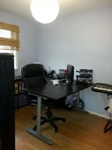 Very Large 4 1/2 West Island NEAR ALL Image# 1