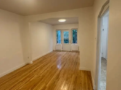 Grand 5 1/2 rénové à côté du metro Fabre (ligne bleue) Image# 6