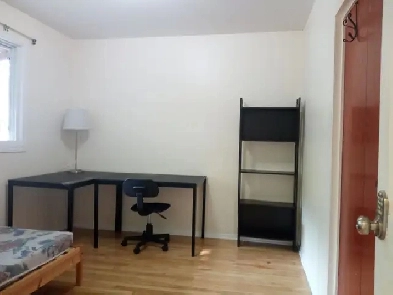 Rooms in Meadowlands near Carlton U and Algonquin College Image# 5