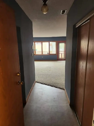 Large Executive 2bdrm 2bath Condo 1700m  Avail May 1