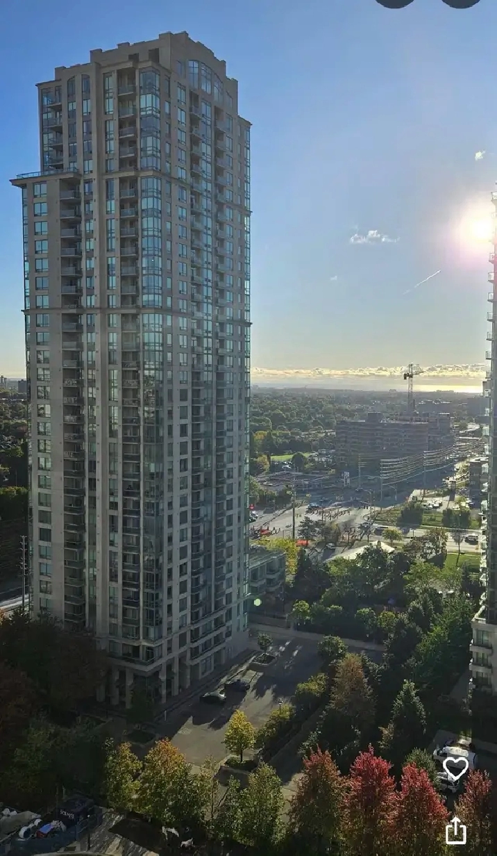 Rommate Pvt Den Room in Condo Sq 1 $550