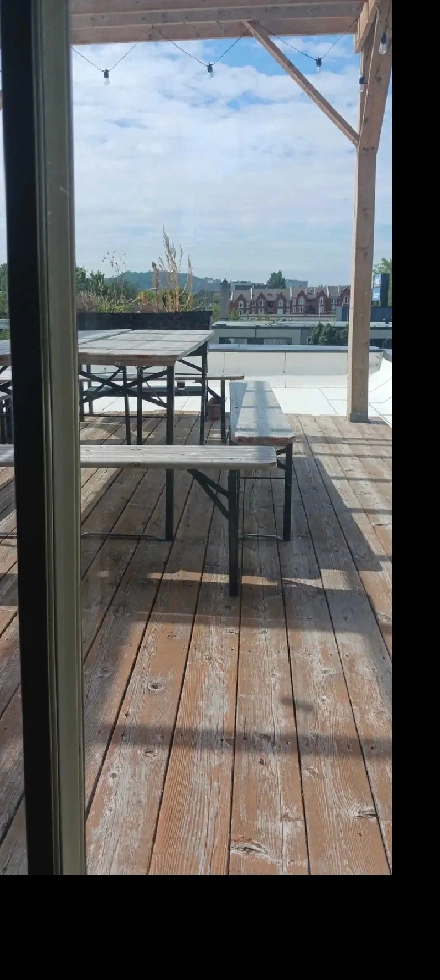 Bureau à louer - Grande terrasse sur le toit Image# 1