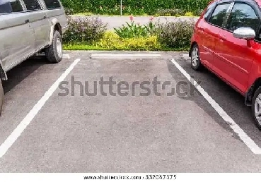 parking spot 248 rue Champlain Image# 1