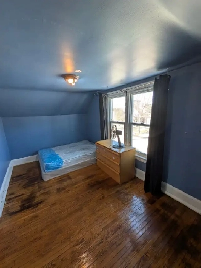 Room for rent Downtown Oshawa 800