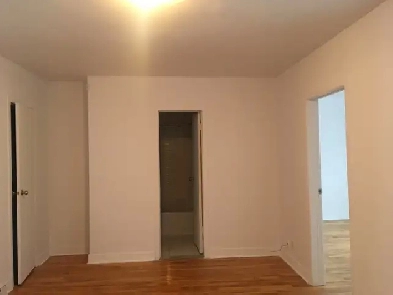 3 ½ à louer à deux pas du métro Parc! Image# 5