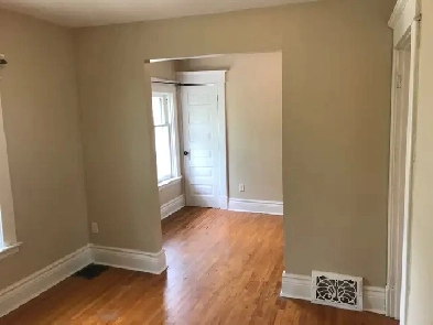 Old South one bedroom upper unit great location