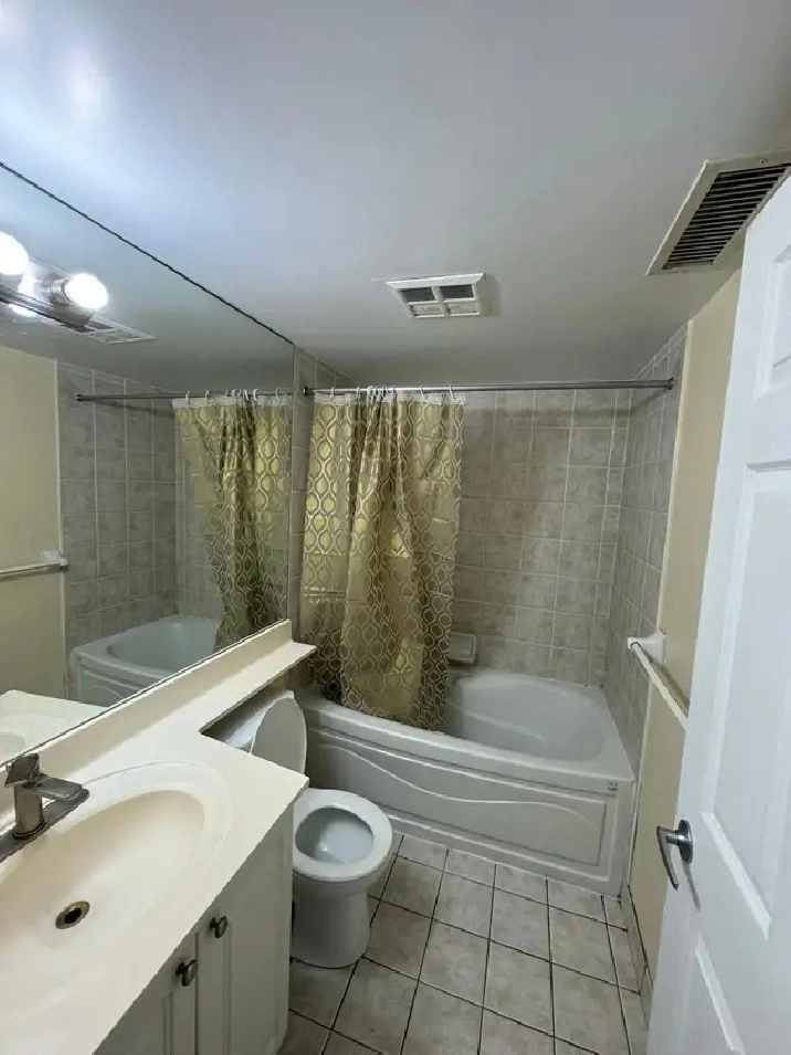 SHARED ROOM AVAILABLE IN MISSISSAUGA. INCLUDING UTILITIES