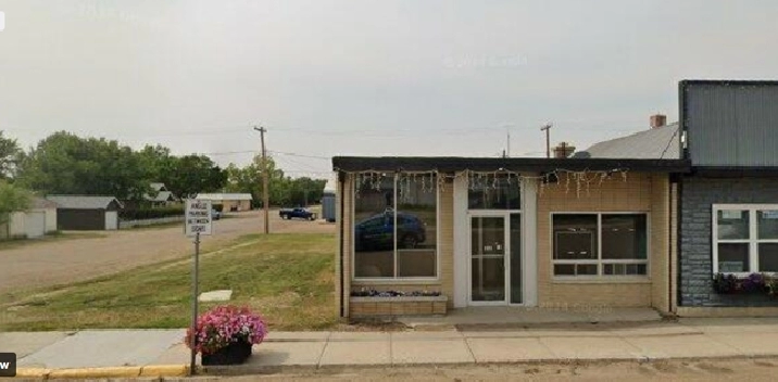 commercial place in frontier rent 500 plus hst