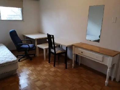 Spacious Room at Finch/Leslie for rent $800 Image# 2