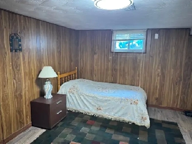 MOVE NOW-LARGE BEAUTIFUL ROOM - STEELES & YONGE Image# 3