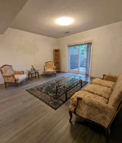 Basement Apartment private room