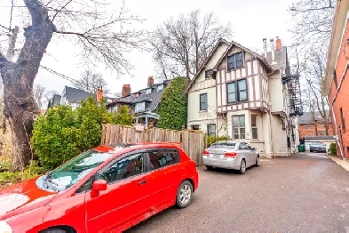 BEAUTIFUL 5BR MULTILEVEL YORKVILLE COACHHOUSE - VERY EXCLUSIVE! Image# 9