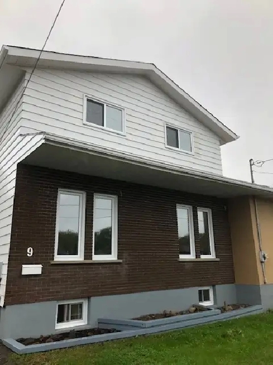 Spacious and updated! 3br house, May 15th