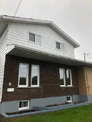 Spacious and updated! 3br house, May 15th