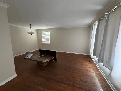 3 Bedroom House (Main Floor): McCowan Road / Brimorton Drive Image# 3