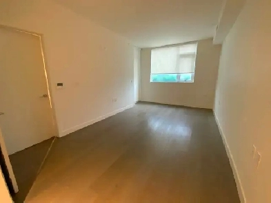 Luxury One Bedroom, One Den Apartment by QE Park for Rent! Image# 1