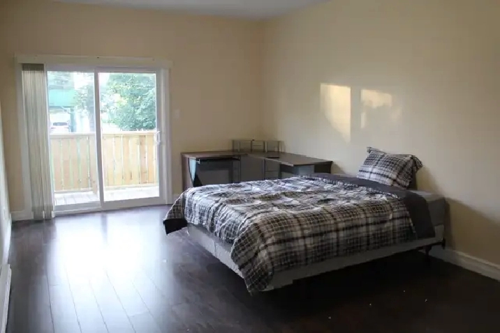Huge Master Bedroom – Minutes from MUN