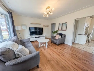 50 Whittaker Ave Grimsby  Waterfront 3 Bed Main Unit