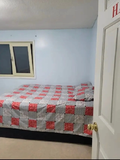 UPPER LEVEL ROOMS FOR RENT 750  IN BRAMPTON APRIL 1st
