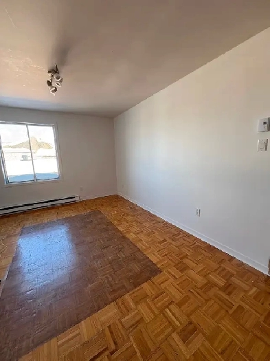 TRES GRAND 4 12  louer  Vimont  Laval