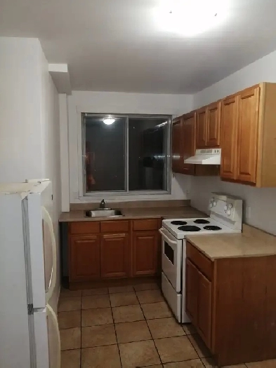 Beau 2 12  LOUER  1er avril MTRO PARC