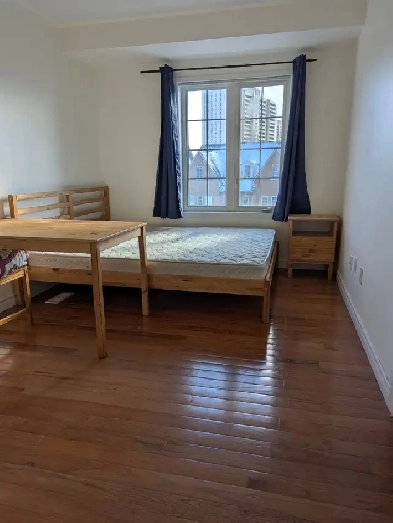 3rd Flr Large Room Private Bath Balcony Parking York University