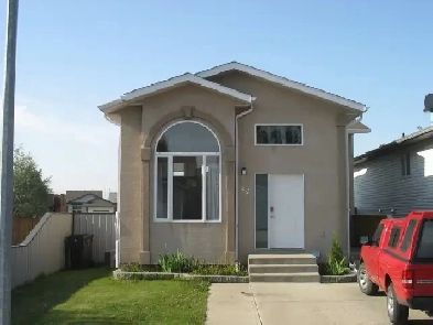 Beautiful Westside Two-Bedroom House (Top Floor, Private Yard) Image# 1