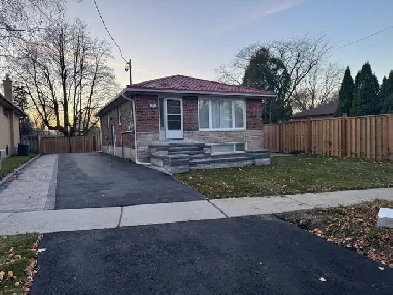 3 Bedroom House (Main Floor): McCowan Road / Brimorton Drive Image# 3