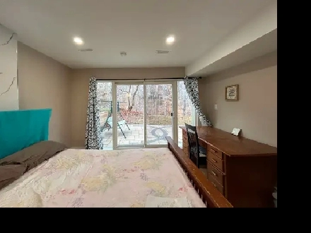 Very Bright One Bedroom Unit Rent Best Deal Only $1370 Image# 4