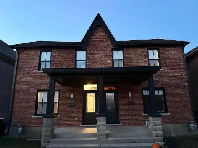 ATTENTION TRENT STUDENTS –2 Bdrms In Fully Renovated Home Image# 1